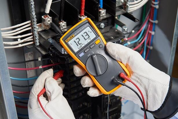 Fluke 110 True-rms Digital Multimeter – fast, easy go/no-go testing