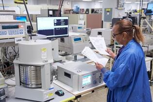 定製(zhi)壓力(li)校準係(xi)統